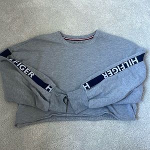 Tommy Hilfiger gray cropped crewneck. Perfect condition very soft!